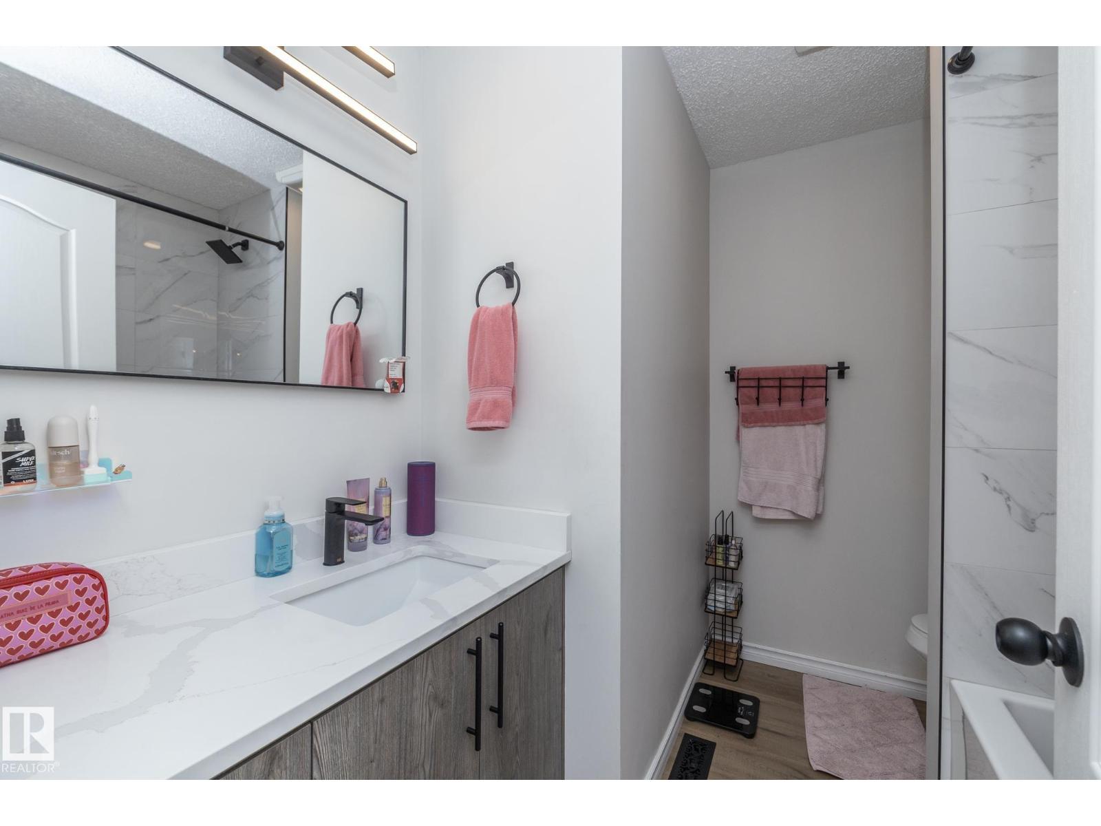 Photo 22 of 3516 107 St Nw, Edmonton AB