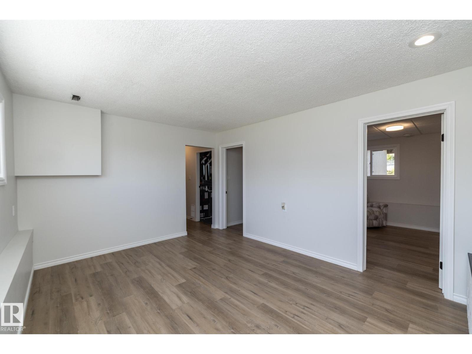 Photo 31 of 3516 107 St Nw, Edmonton AB