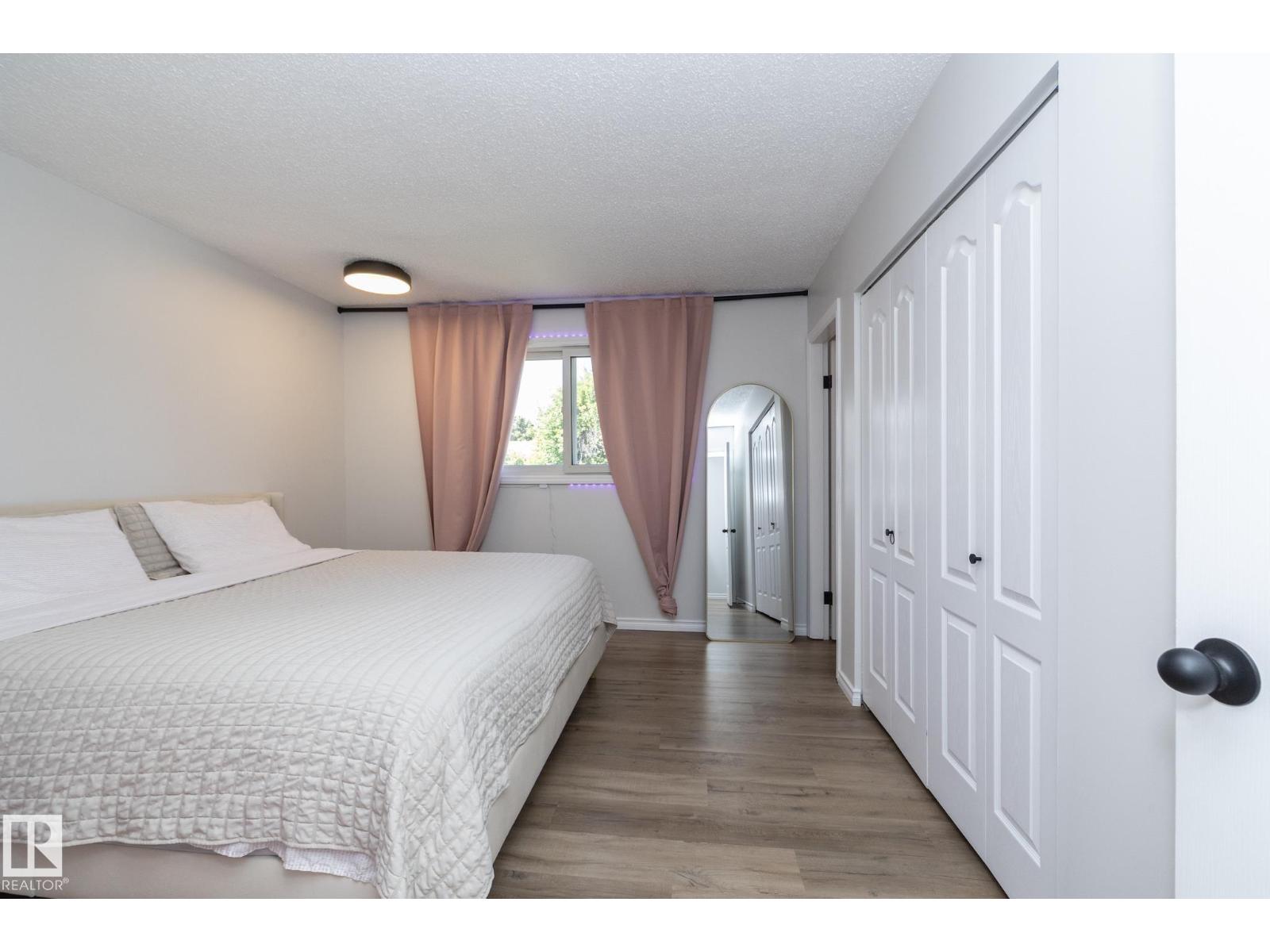 Photo 14 of 3516 107 St Nw, Edmonton AB