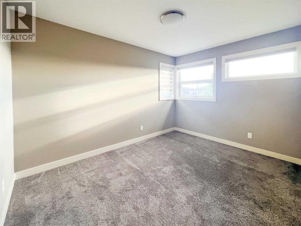 Single Family House for Sale in  aspen summit Mount SW Aspen Woods Calgary 