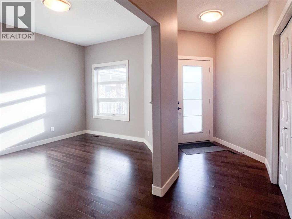 Single Family House for Sale in  aspen summit Mount SW Aspen Woods Calgary 