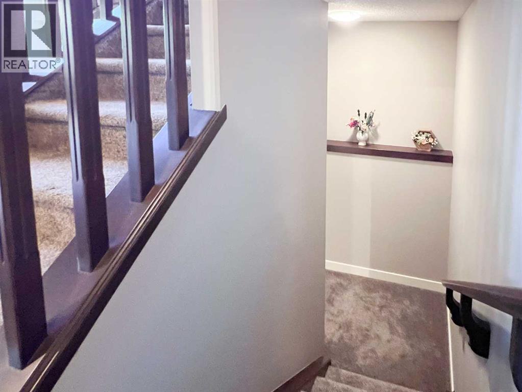 Single Family House for Sale in  aspen summit Mount SW Aspen Woods Calgary 