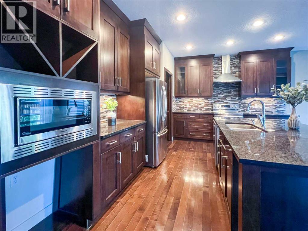 Single Family House for Sale in  aspen summit Mount SW Aspen Woods Calgary 