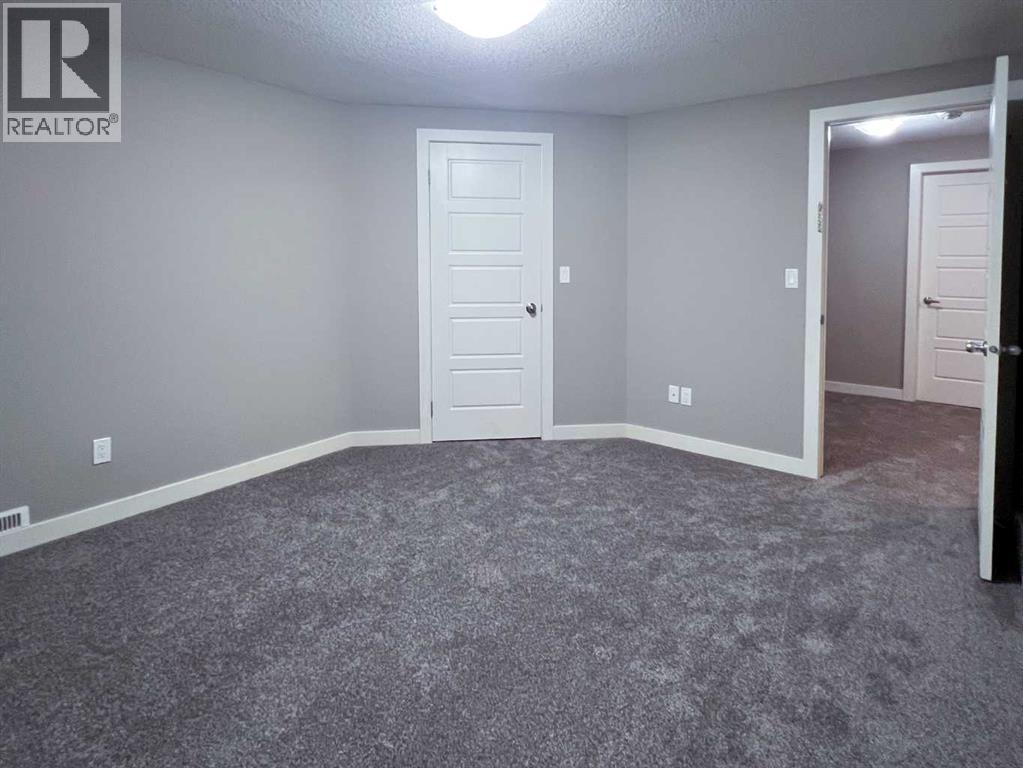 Single Family House for Sale in  aspen summit Mount SW Aspen Woods Calgary 