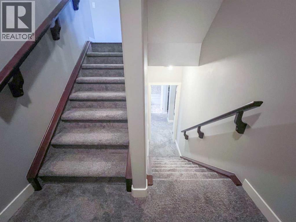 Single Family House for Sale in  aspen summit Mount SW Aspen Woods Calgary 