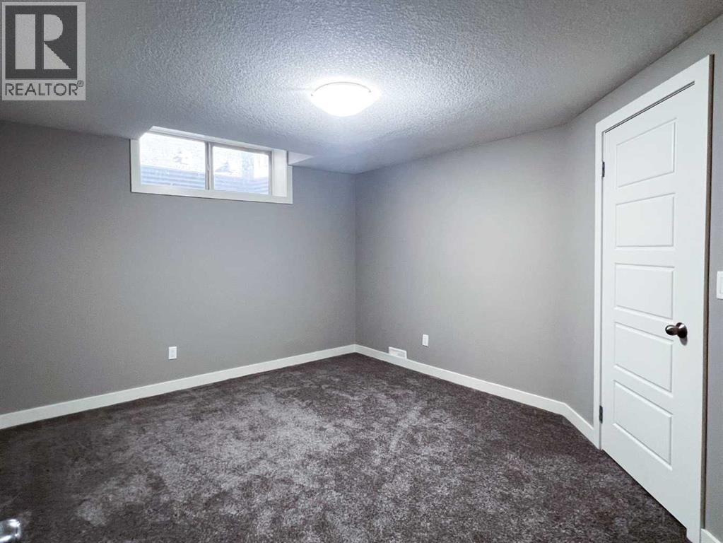Single Family House for Sale in  aspen summit Mount SW Aspen Woods Calgary 