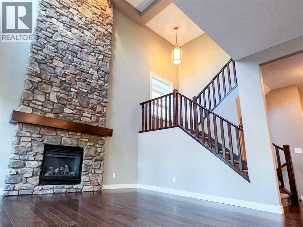 Single Family House for Sale in  aspen summit Mount SW Aspen Woods Calgary 