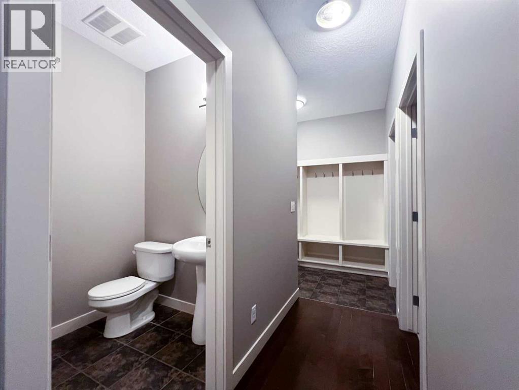 Single Family House for Sale in  aspen summit Mount SW Aspen Woods Calgary 