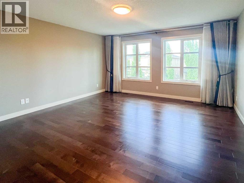 Single Family House for Sale in  aspen summit Mount SW Aspen Woods Calgary 