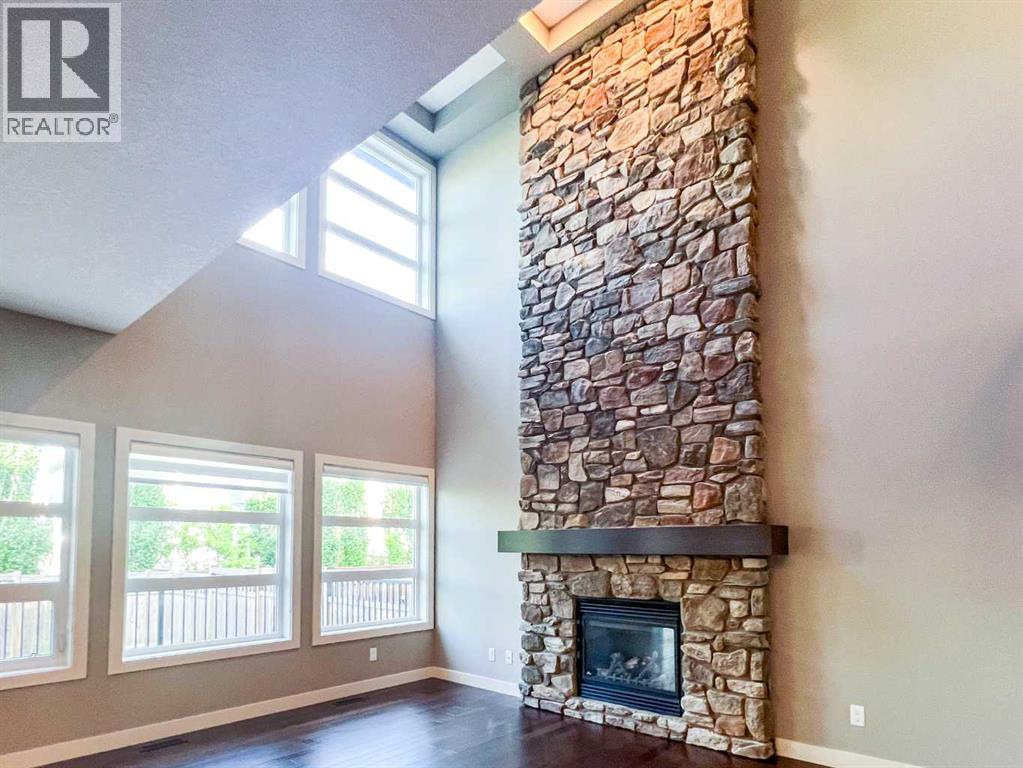 Single Family House for Sale in  aspen summit Mount SW Aspen Woods Calgary 