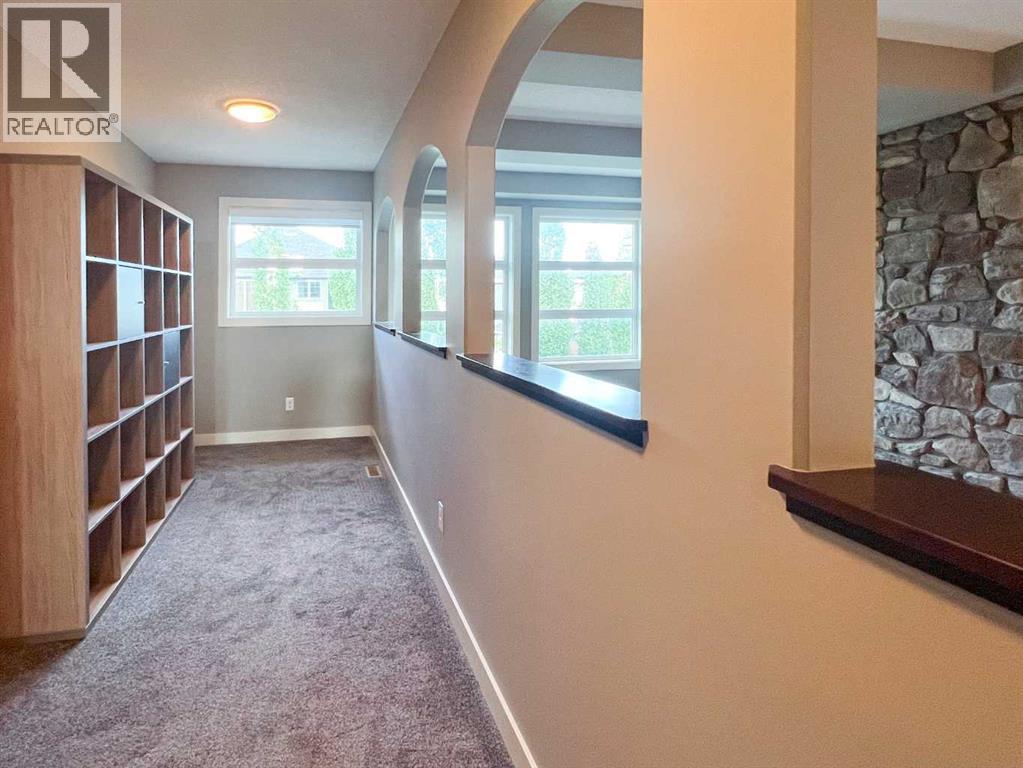 Single Family House for Sale in  aspen summit Mount SW Aspen Woods Calgary 