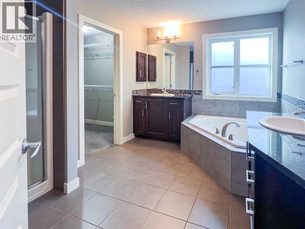 Single Family House for Sale in  aspen summit Mount SW Aspen Woods Calgary 