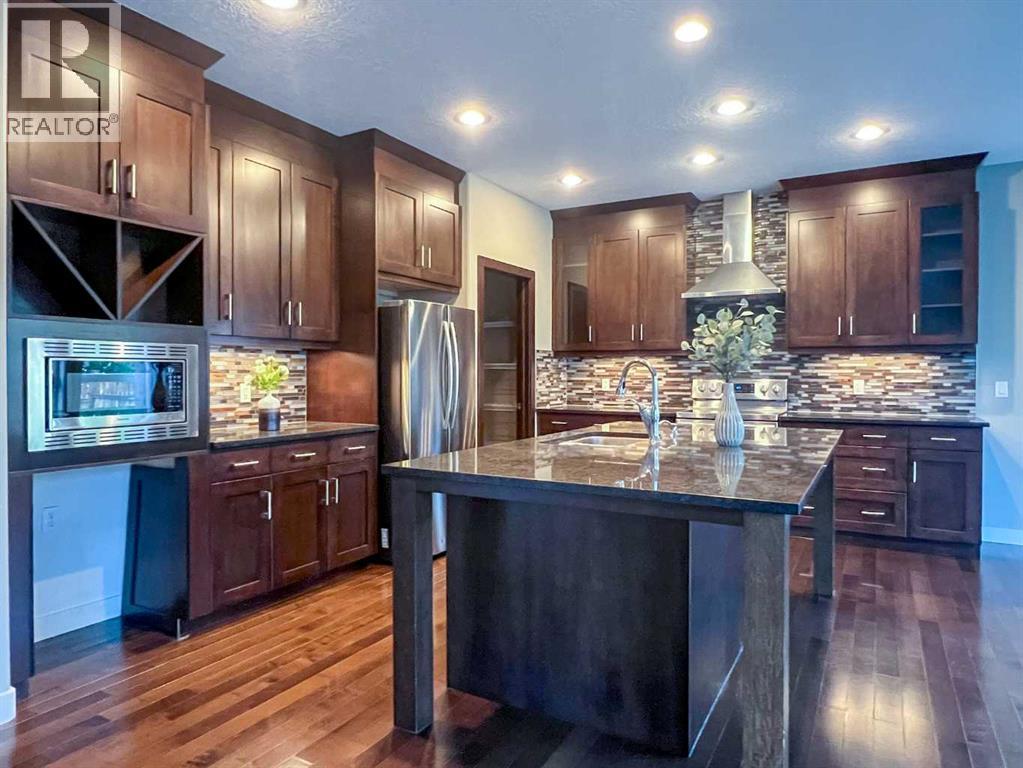 Single Family House for Sale in  aspen summit Mount SW Aspen Woods Calgary 