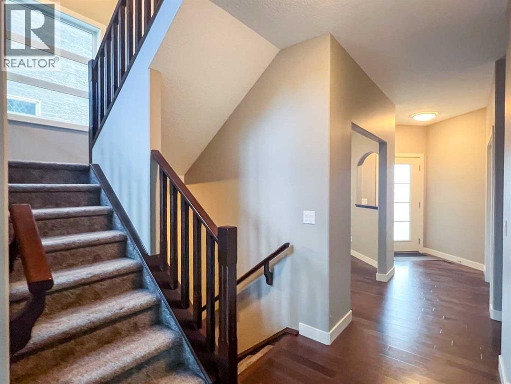 Single Family House for Sale in  aspen summit Mount SW Aspen Woods Calgary 