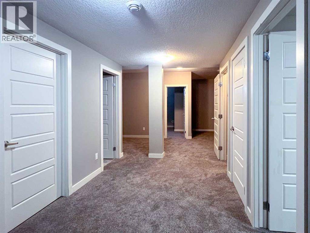 Single Family House for Sale in  aspen summit Mount SW Aspen Woods Calgary 