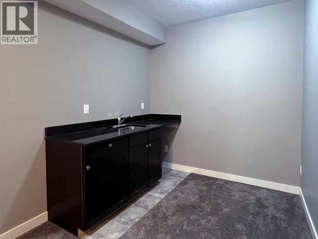 Single Family House for Sale in  aspen summit Mount SW Aspen Woods Calgary 