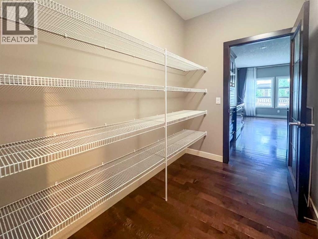 Single Family House for Sale in  aspen summit Mount SW Aspen Woods Calgary 