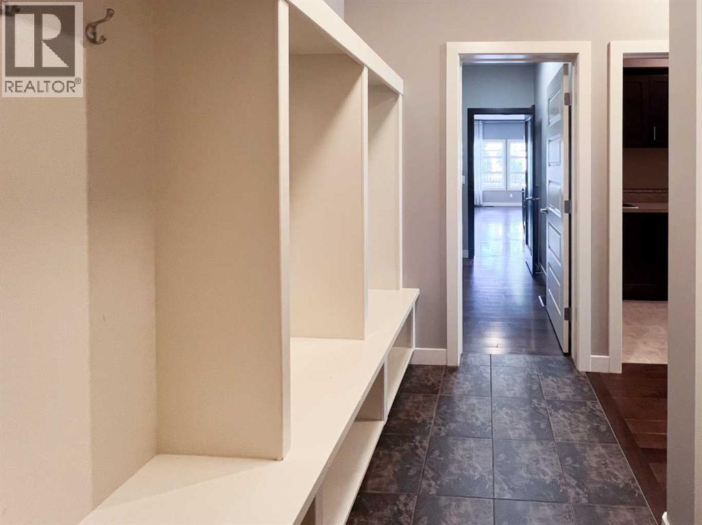 Single Family House for Sale in  aspen summit Mount SW Aspen Woods Calgary 