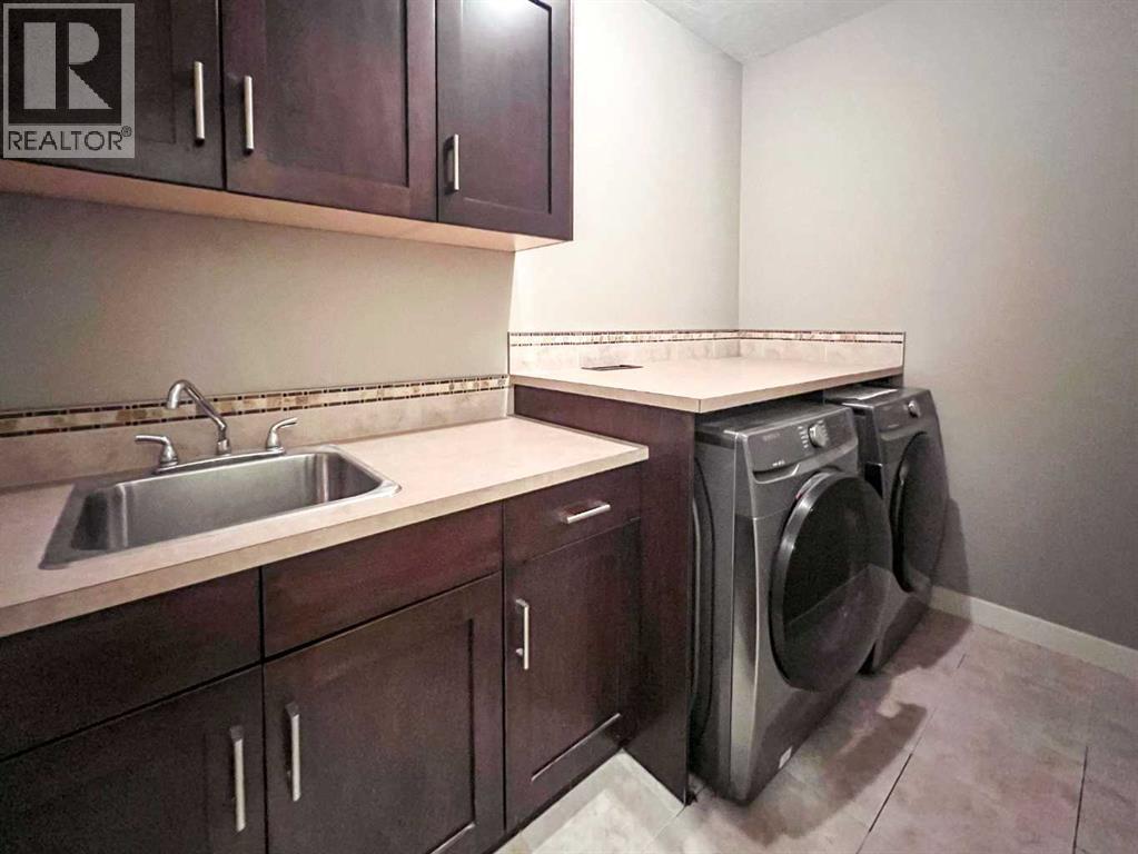 Single Family House for Sale in  aspen summit Mount SW Aspen Woods Calgary 