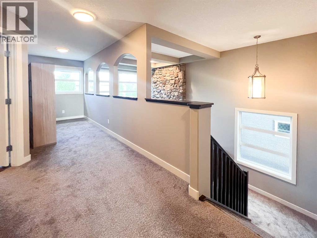 Single Family House for Sale in  aspen summit Mount SW Aspen Woods Calgary 