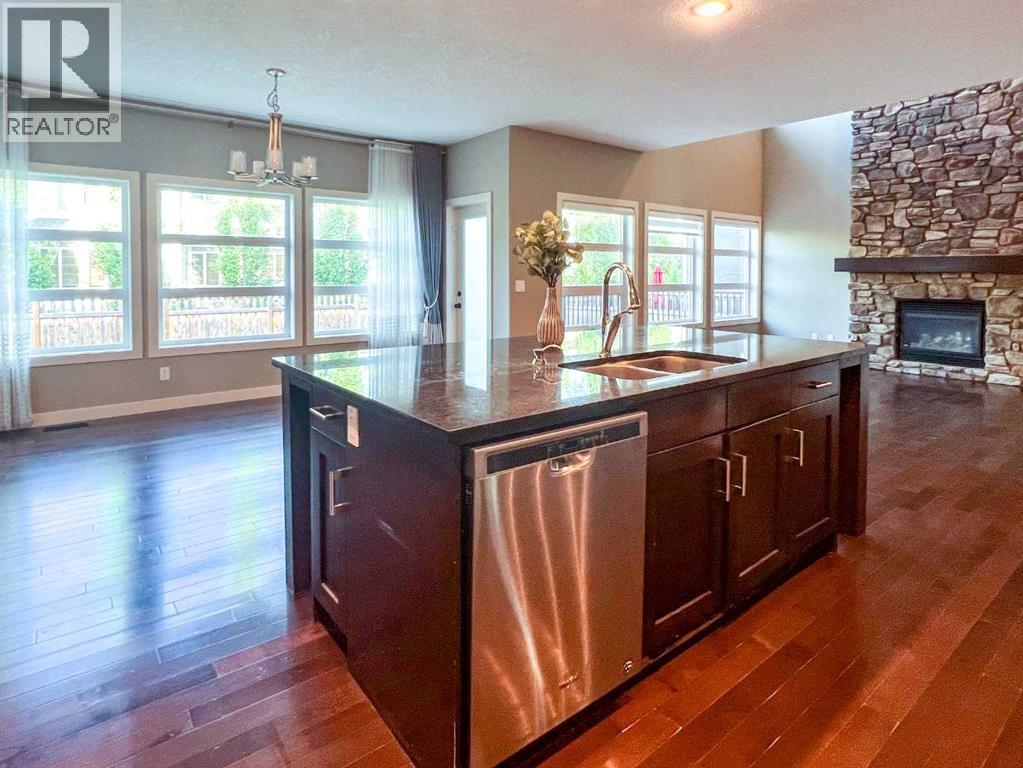 Single Family House for Sale in  aspen summit Mount SW Aspen Woods Calgary 