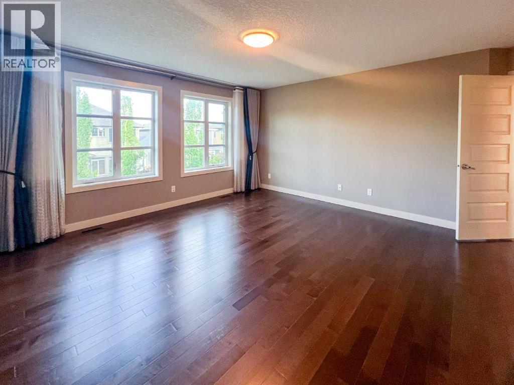 Single Family House for Sale in  aspen summit Mount SW Aspen Woods Calgary 