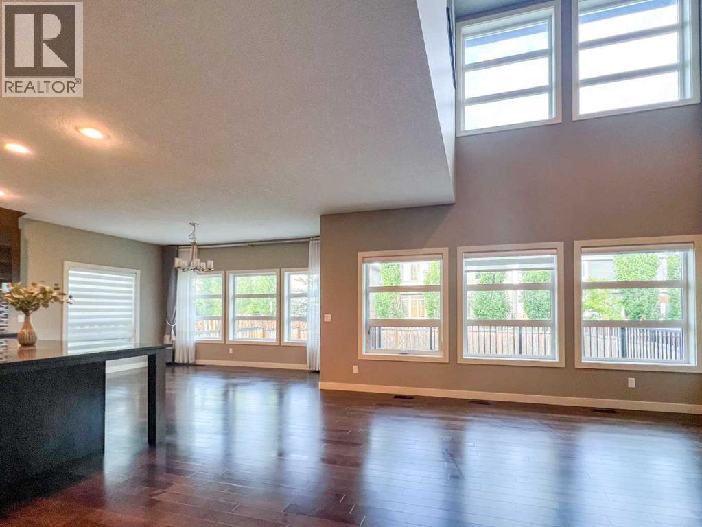 Single Family House for Sale in  aspen summit Mount SW Aspen Woods Calgary 