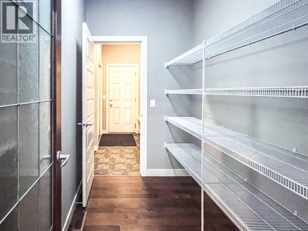 Single Family House for Sale in  aspen summit Mount SW Aspen Woods Calgary 