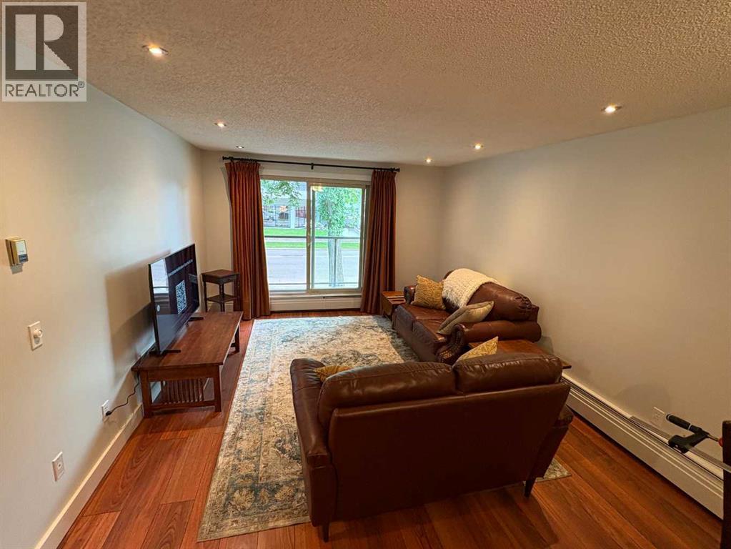Single Family House for Sale in    Avenue SW Mission Calgary 