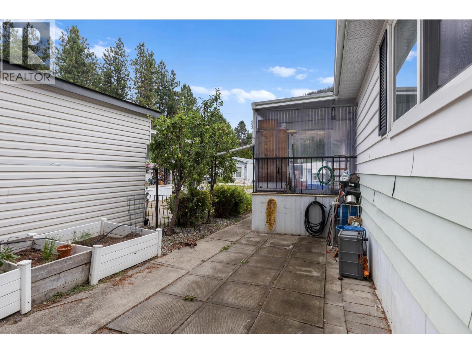 29 1929 97 Highway South, Westbank