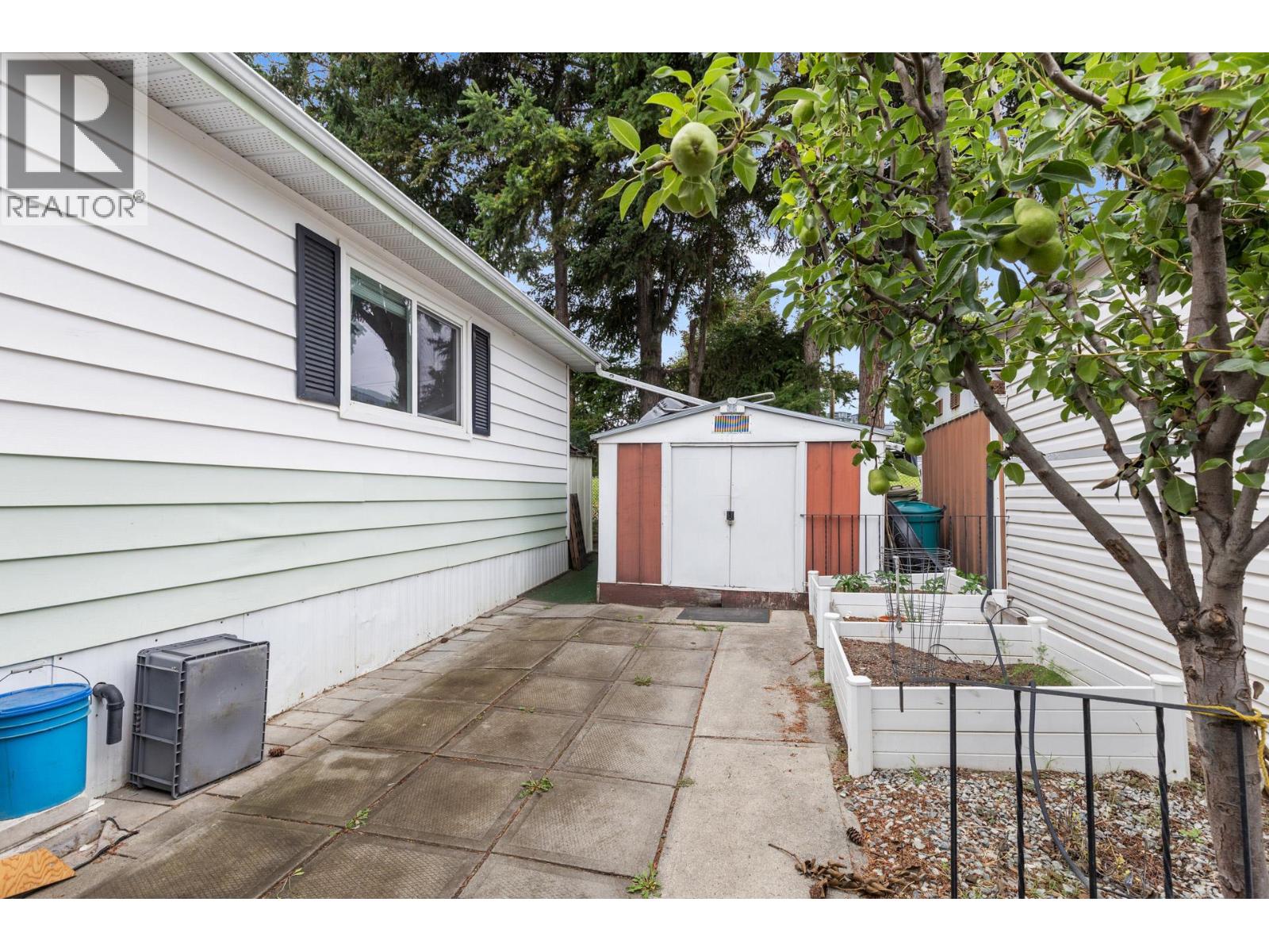 29 1929 97 Highway South, Westbank