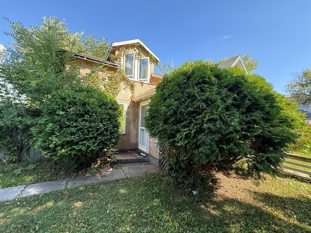 Photo 3 of 37 Pilgrim Avenue, Winnipeg MB