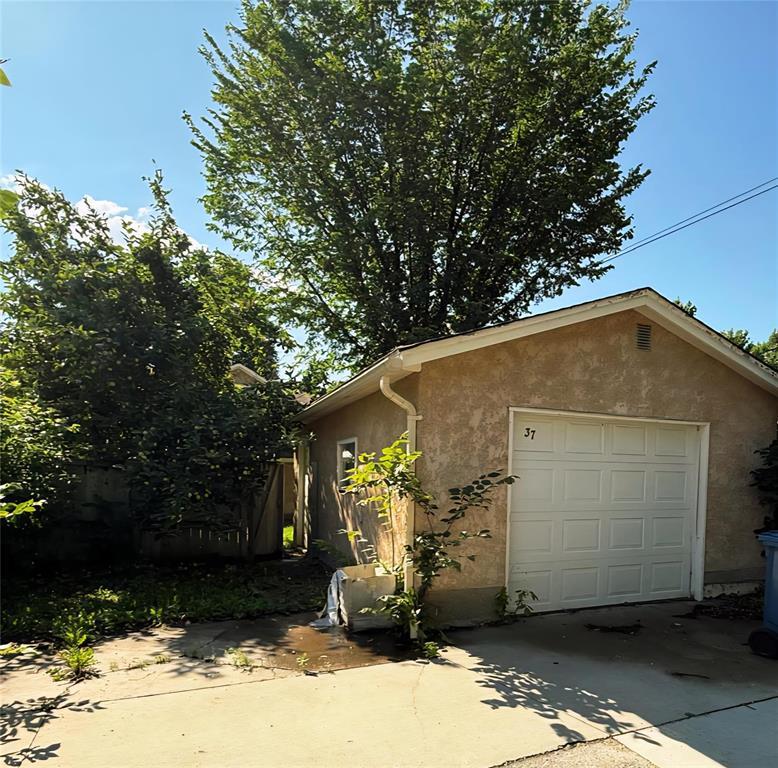 Photo 4 of 37 Pilgrim Avenue, Winnipeg MB