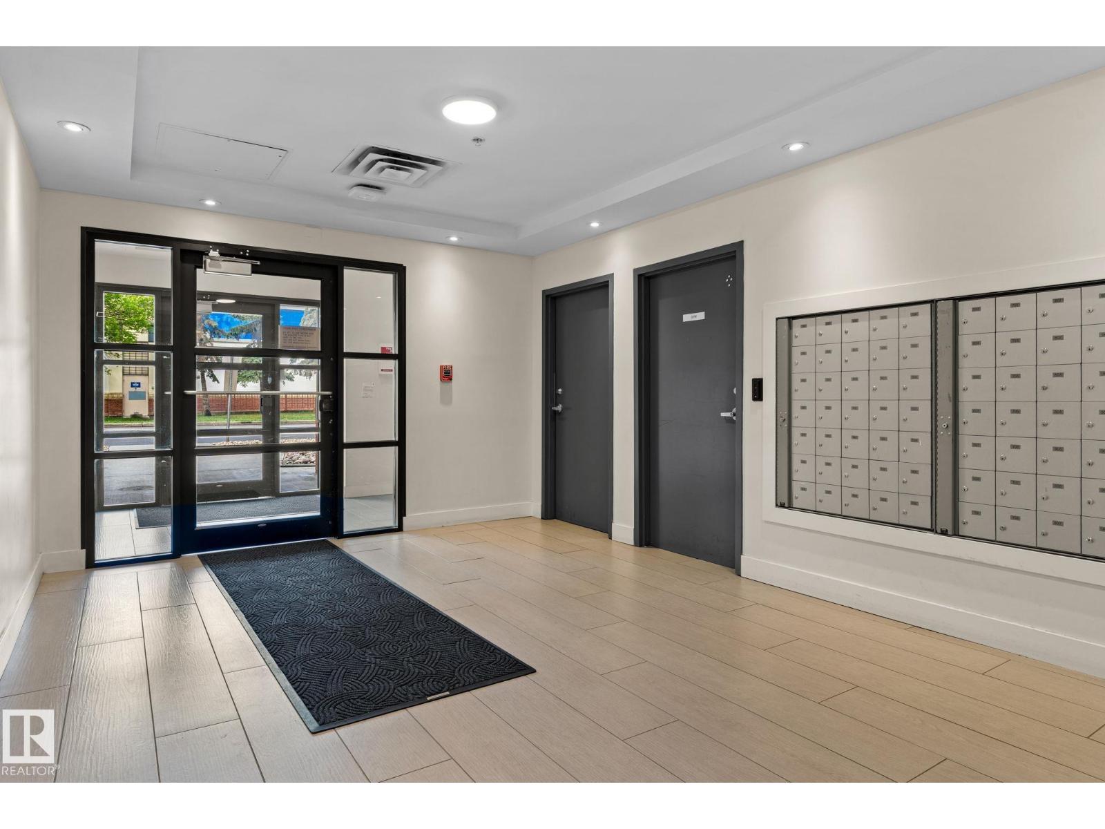 Photo 3 of 907 10909 103 Av Nw, Edmonton AB