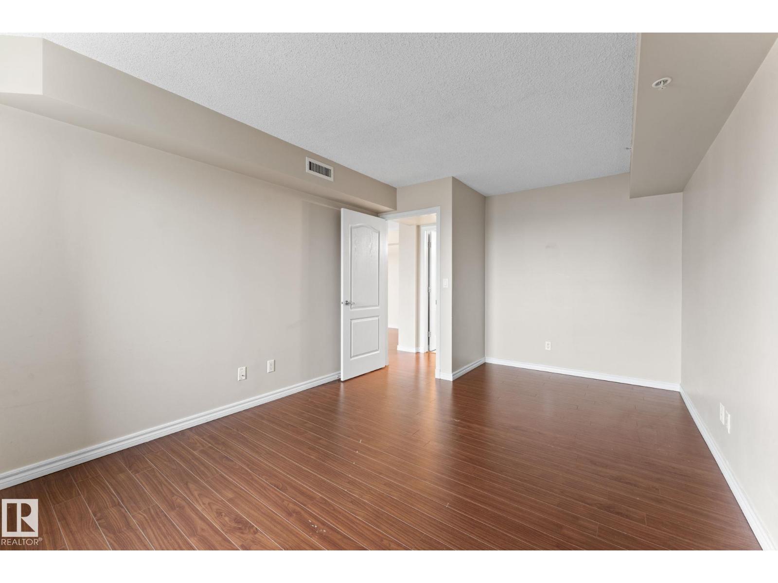 Photo 22 of 907 10909 103 Av Nw, Edmonton AB