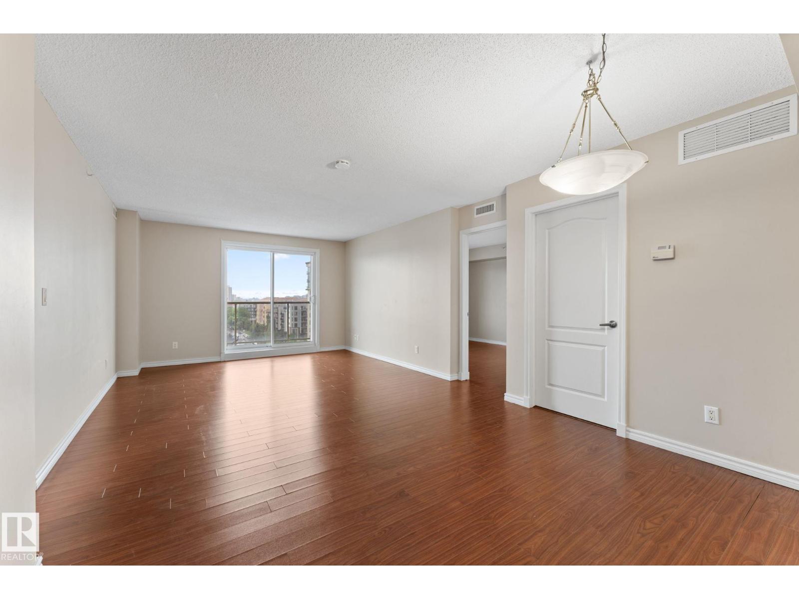 Photo 12 of 907 10909 103 Av Nw, Edmonton AB