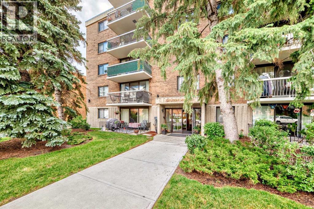 Single Family House for Sale in    Avenue SW Windsor Park Calgary 