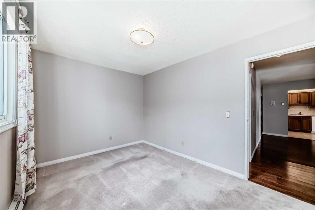 Single Family House for Sale in    Avenue SW Windsor Park Calgary 