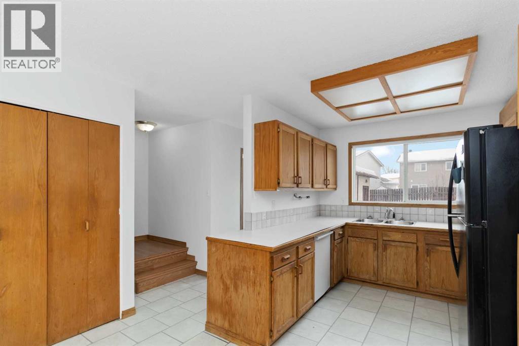 Photo 8 of 180 Wolverine Drive, Fort Mcmurray AB
