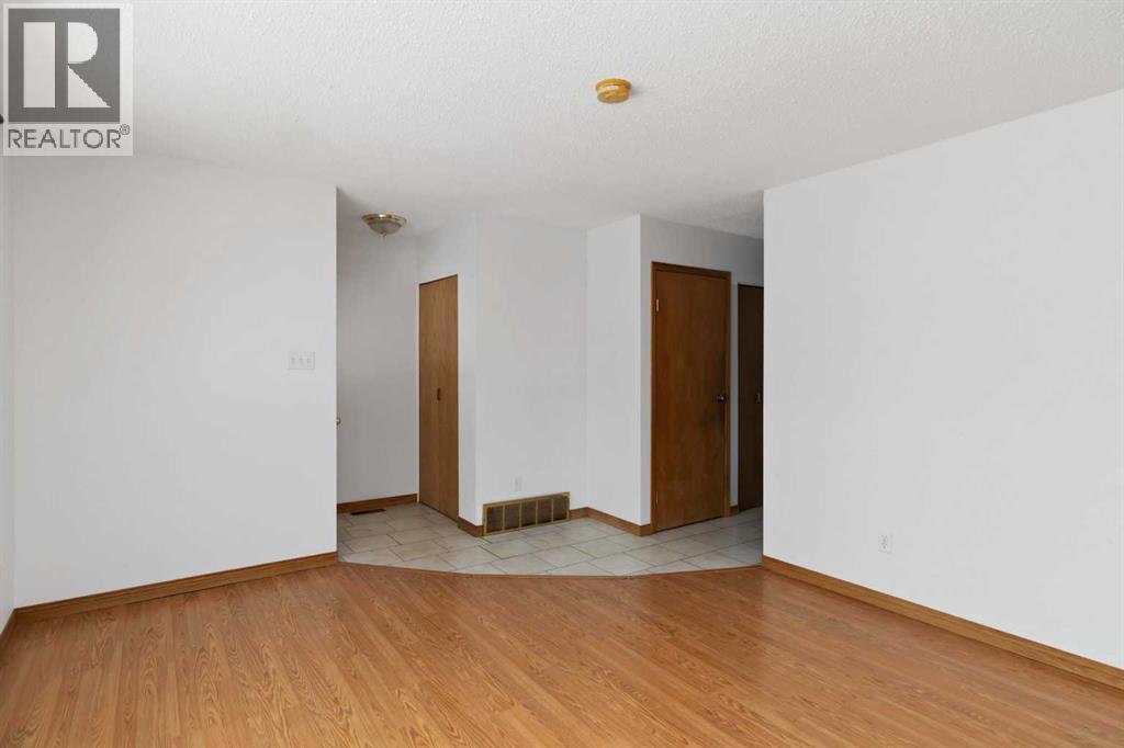Photo 5 of 180 Wolverine Drive, Fort Mcmurray AB