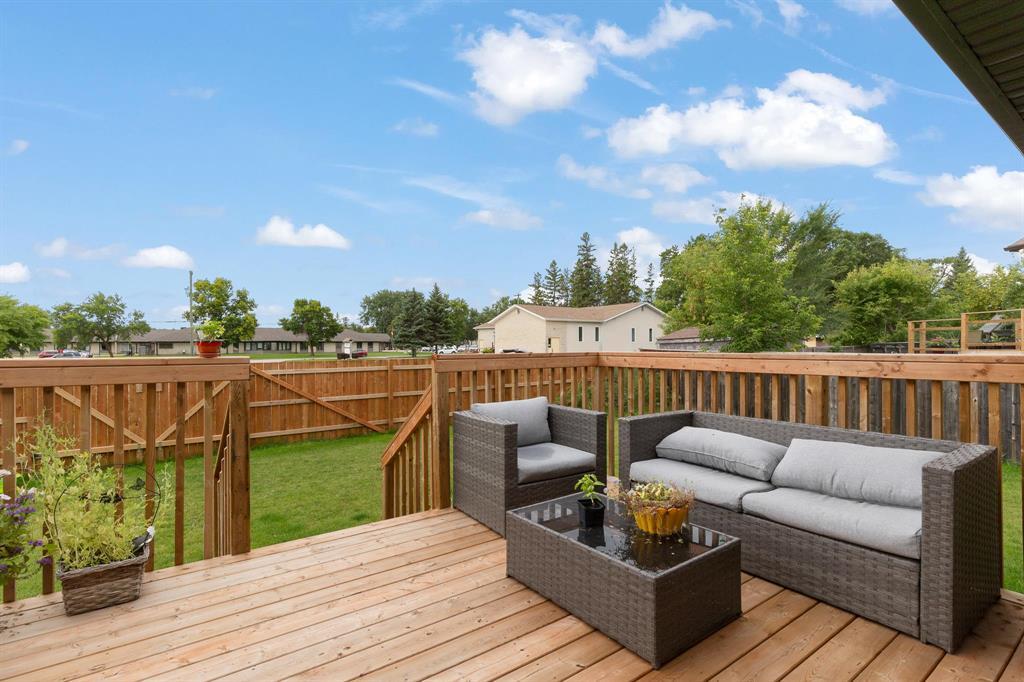 Photo 20 of 94 Woodridge Drive, Beausejour MB