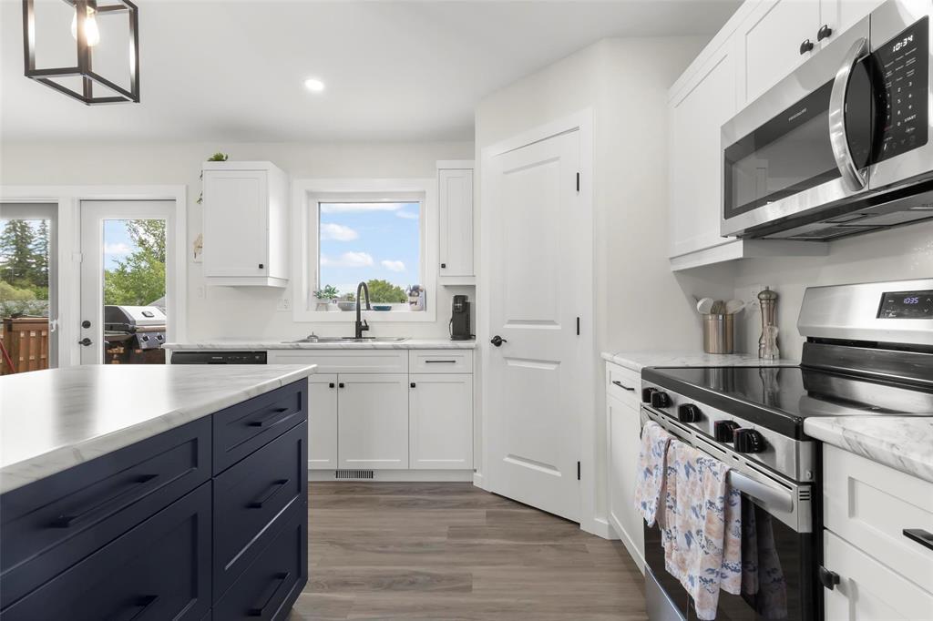 Photo 5 of 94 Woodridge Drive, Beausejour MB