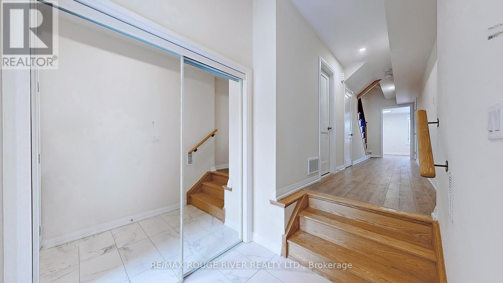 Photo 1 of 25 Coote Court, Ajax ON