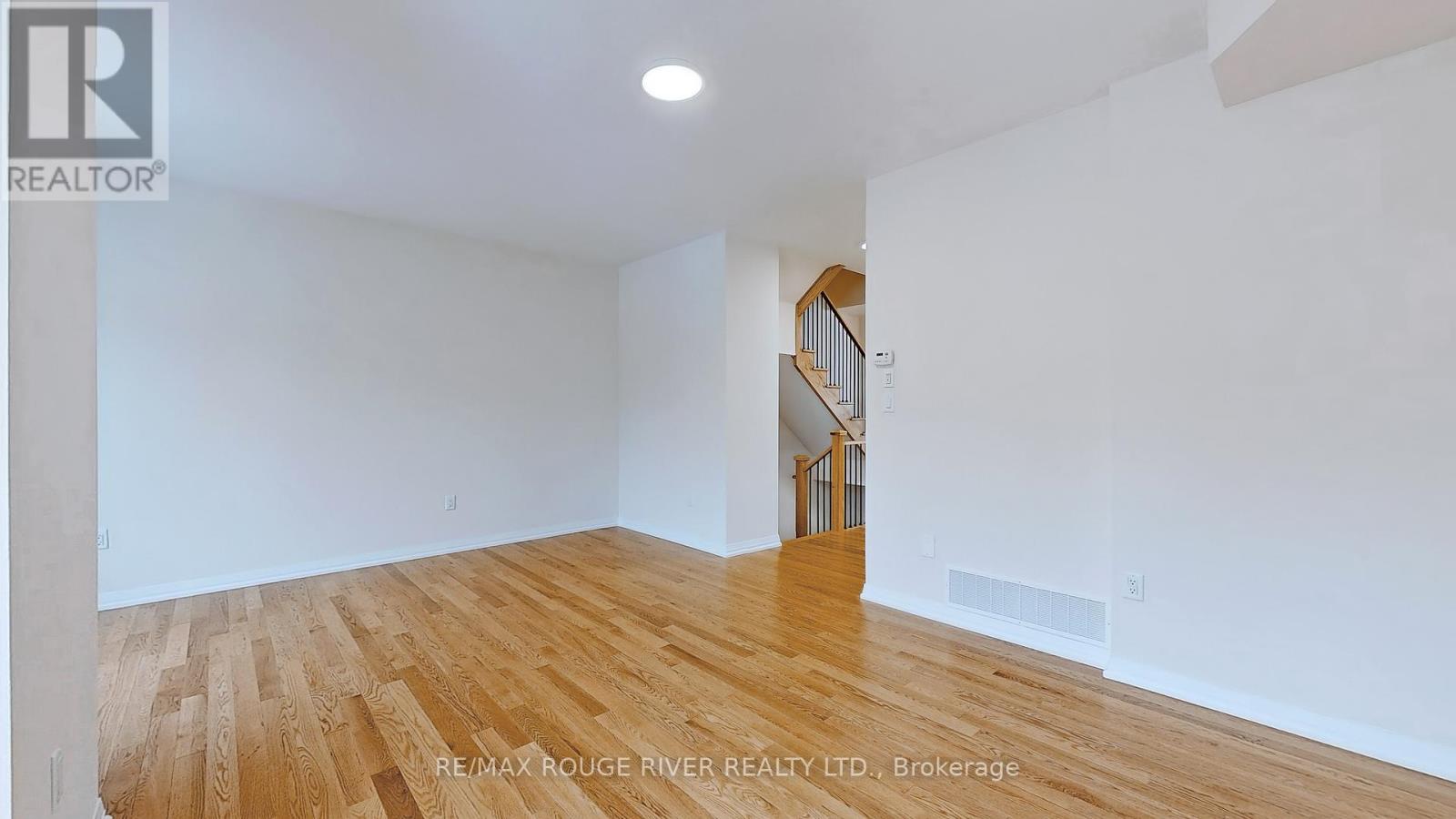 Photo 5 of 25 Coote Court, Ajax ON