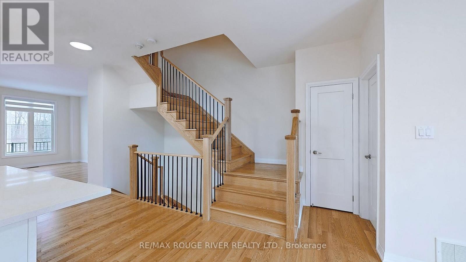 Photo 9 of 25 Coote Court, Ajax ON