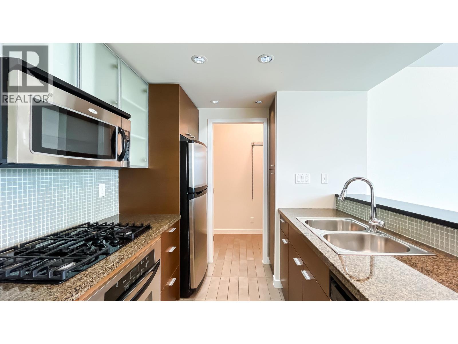 Photo 10 of 1603 980 Cooperage Way, Vancouver BC