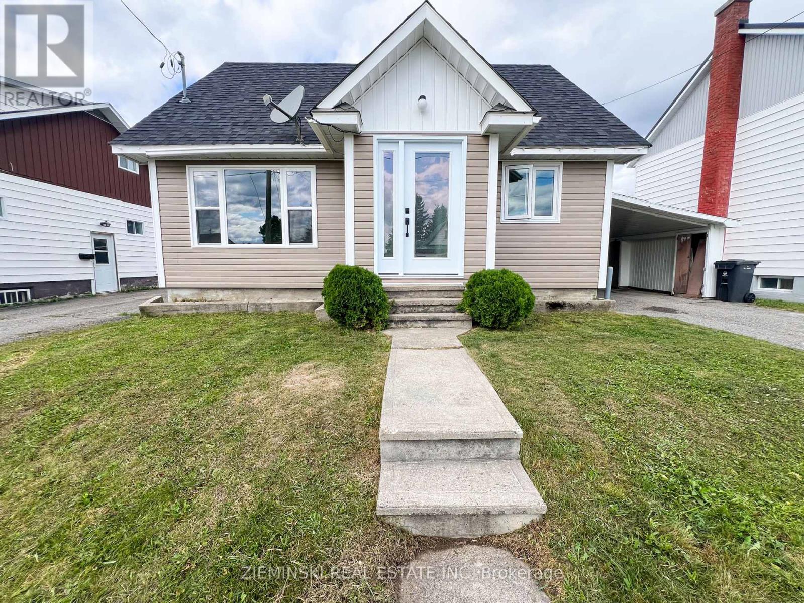 Photo 12 of 198 Marion Street, Iroquois Falls ON