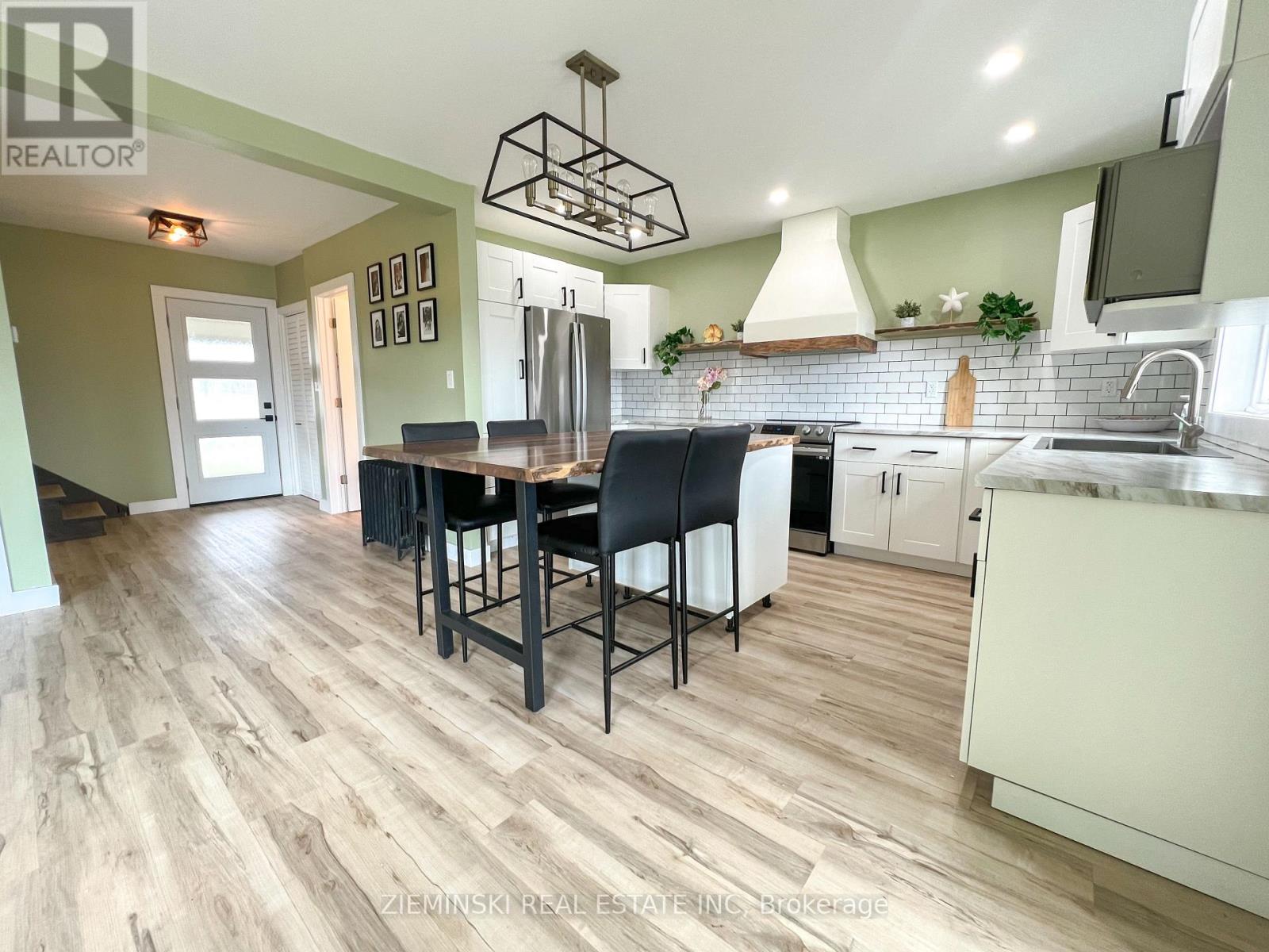 Photo 10 of 198 Marion Street, Iroquois Falls ON