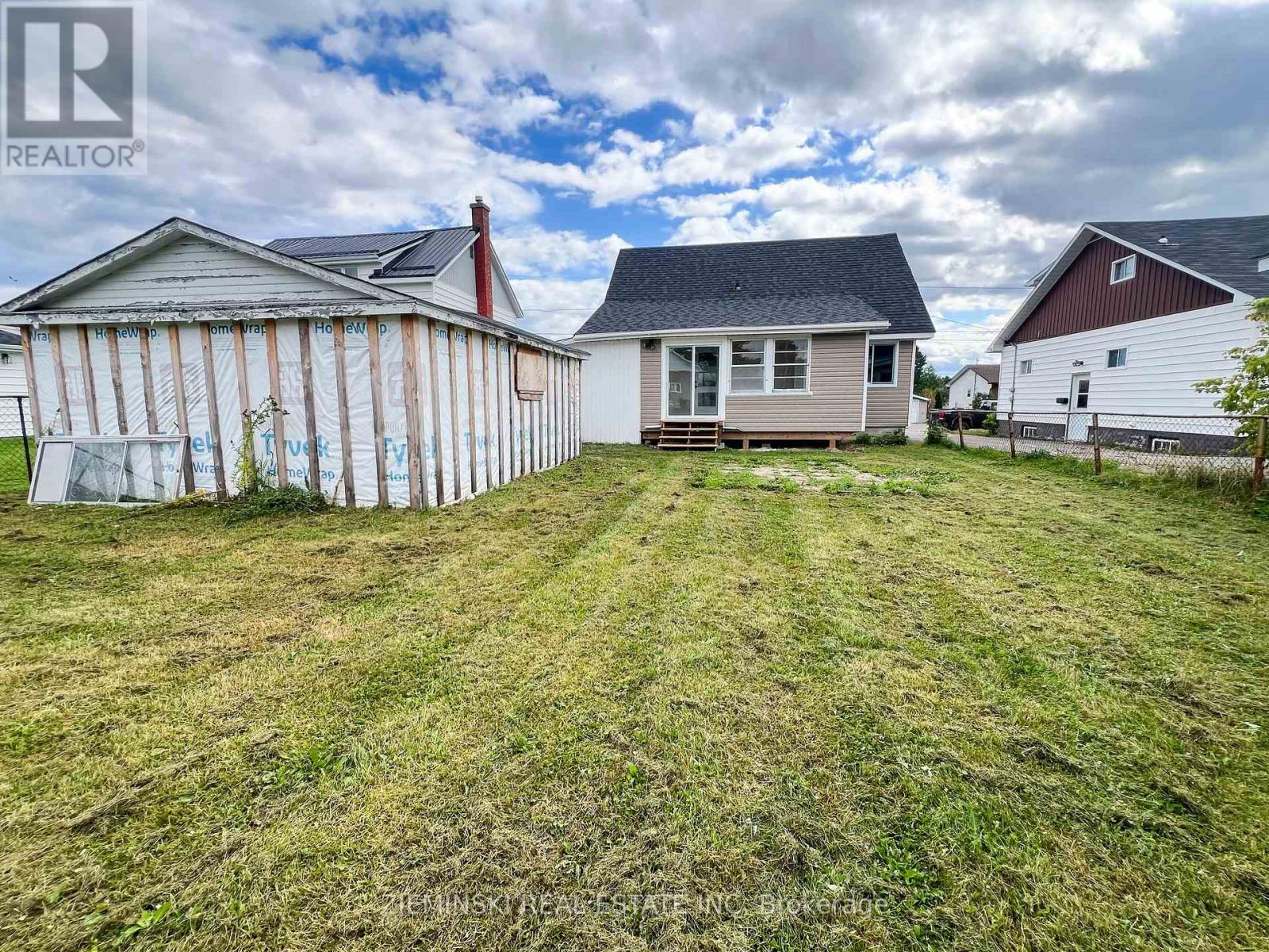 Photo 4 of 198 Marion Street, Iroquois Falls ON