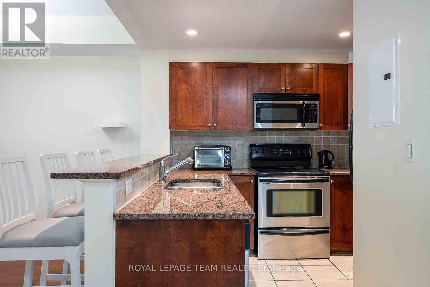 Photo 14 of 909 200 Besserer Street, Ottawa ON